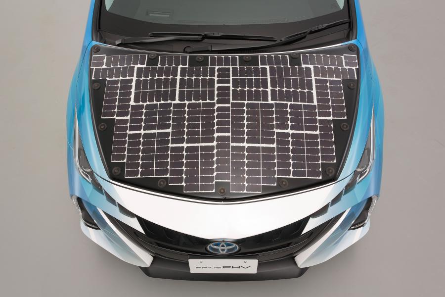Детали экстерьера Toyota Prius PHV Solar-Powered Drive by Sharp 2019 года  (фото 13 из 13)